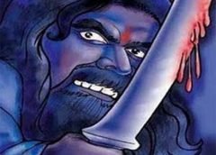 புதுவை வில்லியனூர் அடுத்த கரிக்கலாம் பாக்கத்தை சேர்ந்தவர் அசோக்ராஜ் (32), இவரது மனைவி பெயர் கிருஷ்ணவேணி (28). இவர்களுக்கு ஒரு மகனும் மற்றும் ஒரு மகளும் உள்ளனர். கடந்த 19ம் தேதி இரவு கோயிலுக்கு செல்வதாக வெளியே சென்ற கிருஷ்ணவேணி, கரிக்கலாம்பாக்கத்தில் உள்ள காளிகோயிலில் கொடூரமாக கொலை செய்யப்பட்டு கிடந்தார். இதுகுறித்து கரிக்கலாம்பாக்கம் போலீசார் வழக்கு பதிவு செய்து அவரது கணவரை பிடித்து விசாரித்தனர். விசாரித்ததில் திடுக்கிடும் தகவல் வெளியானது. இதுபற்றி போலீசார் கூறியது என்னவென்றால்: பெண்ணின் கணவர் அசோக்ராஜூம், அவரது பக்கத்து வீட்டில் வசித்து வந்த திருவண்ணாமலையை சேர்ந்த சாமியார் கோவிந்தராஜூம் நண்பர்கள். சாமியார் அவ்வப்போது அசோக்ராஜூவின் வீட்டுக்கு சென்றுள்ளார் நண்பர் என்ற முறையில் . அப்போது சீக்கிரமே கோடீஸ்வரராக விரும்புவதாக சாமியாரிடம் அசோக்ராஜூ தனது ஆசையை தெரிவித்துள்ளார். உடனே சாமியார் நான் உங்களை விரைவில் பணக்காரராக மாற்றுகிறேன். இதனை பெரிதும் நம்பிய கிருஷ்ணவேணி கணவருக்கு தெரியாமல் அவ்வப்போது சாமியாருக்கு பணம் கொடுத்து வந்துள்ளார். இதற்கு பதிலாக சிறப்பு பூஜைகளையும், சிறப்பு யாகங்களையும் செய்துள்ளார். இதை அறிந்த அசோக்ராஜீ கடந்த ஒரு ஆண்டாக பல்வேறு யாகம், சிறப்பு பூஜைகள் செய்தாலும் பணக்காரராக முடியவில்லையே வறுமை வாட்டுகிறது என சாமியாரிடம் அசோக்ராஜீ கூறி கதறி உள்ளார். இறுதியாக நரபலி கொடுத்தால் செல்வந்தராகிவிடலாம் என சாமியார், அசோக்ராஜூக்கு விபரீத ஆசையை துண்டியுள்ளார் . இதற்காக மனைவியை நரபலி கொடுக்க துணிந்த அசோக்ராஜூ மனைவி கிருஷ்ணவேணியை காளிக்கோயிலுக்கு சாமியாருடன் அனுப்பி வைத்தார். சாமியார், கிருஷ்ணவேணியிடம் உனது கணவருக்கு 2வது திருமணம் நடக்க வாய்ப்பு உள்ளது என்றும் நீ சிறப்பு பூஜையை செய்தால்தான் அவர் உன்னையே சுற்றி வருவார் என்று கூறி அழைத்து சென்றுள்ளார் . ஏற்கனவே காளிக்கோயிலில் சாமியார் கோவிந்தராஜுக்கு உதவியாக பெயிண்டர், தனியார் கம்பெனி ஊழியர் மற்றொரு நபர் என 3 பேர் அங்கு இருந்துள்ளனர். கிருஷ்ணவேணியை கையில் எலுமிச்சை பழத்தை வைத்தபடி கண்ணை மூடி தியானத்தில் இருக்குமாறு கூறியுள்ளனர். நரபலிக்கு முன்பு கிருஷ்ணவேணியின் கை, கால்களை கட்டுவதற்கு சாமியார் கூறியுள்ளார். அதற்கு ஏன் என்று கிருஷ்ணவேணி கேட்டுள்ளார். அதற்கு சாமியார் நீங்கள் தியானத்தில் இருக்கும்போது கையில் இருக்கும் எலுமிச்சை பழம் மற்றும் பூஜை பொருட்கள் கீழே விழுந்துவிடும் அதற்காக தான் கட்டுகிறோம் எனக்கூறி கட்டி உள்ளனர்.அப்போது பின்னால் நின்று கிருஷ்ணவேணியை ஆட்டை பலி கொடுப்பது போன்று கத்தியால் கழுத்தை அறுத்து நரபலி கொடுத்துள்ளனர். கிருஷ்ணவேணியிடம் இருந்த நகைகளை சாமியார் எடுத்தது விசாரணையில் தெரியவந்தது . இதையடுத்து கணவர் அசோக்ராஜூ, திருவண்ணாமலை சாமியார் கோவிந்தராஜ, பெயிண்டர், தனியார் கம்பெனி ஊழியர், மற்றொரு நபர் ஆகியோர் போலீஸ்யிடம் சிக்கினர். மனைவிக்கு தெரியாமல் குழந்தைகளை நரபலி கொடுக்கலாம் என முதலில் திட்டம் தீட்டியுள்ளனர், ஆனால் மனைவி 3 மாத கர்ப்பிணியாக இருப்பதை சாமியாரிடம் கூறியுள்ளார் . உடனே குழந்தைகளை விட கர்ப்பிணியை நரபலியாக கொடுத்தால் கூடுதல் செல்வமும் சிறப்பும் வந்து சேரும் என ஆசையை தூண்டி உள்ளார் சாமியார் . சாமியார் கோவிந்தராஜை கிருஷ்ணவேணி சித்தப்பா என பாசத்தோடு அழைத்து வந்துள்ளார் என்று கூறப்படுகிறது .