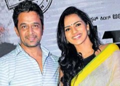 பெங்களூர்:அக்டோபர் 27, 2018 ‘விஸ்மயா’ என்ற கன்னட திரைப்படத்தில் நடித்தபோது, தனக்கு பாலியல் தொல்லை கொடுத்ததாக நடிகை ஸ்ருதி ஹரிகரன் சமீபத்தில் ‘மீடு’ ட்விட்டர் மூலமாக தெரிவித்தார். விஸ்மயா திரைப்படத்தின் தயாரிப்பாளரும் அர்ஜுன் . அவர் தன்னை நெருங்கி பின்னால் இருந்து கட்டி பிடித்ததாகவும், தனியாகத்தான் இருக்கிறேன் வீட்டுக்கு வா என்று இரட்டை அர்த்தத்தில் கூறியதாகவும் சுருதி குற்றம்சாட்டி வந்ததாக கூறப்படுகிறது. இதன் காரணமாக சமீபத்தில் கர்நாடக திரைப்பட வர்த்தக சபையில் சமரச பேச்சுவார்த்தைக்கு அழைத்தும் எந்த பலனும் இல்லை . பிறகு ஸ்ருதி மீது 5 கோடி ரூபாய் கேட்டு மானநஷ்ட வழக்கை நீதிமன்றத்தில் தாக்கல் செய்தார் அர்ஜுன். அதனால் ஸ்ருதி ஹரிஹரன் காவல்நிலையத்தில் புகார் அளித்தார். அர்ஜுன் மீது இந்திய தண்டனைச் சட்டம் 354, 354-ஏ, மற்றும் 509 ஆகியவற்றின் கீழ் கப்பன் பார்க் காவல்துறையினர் வழக்குப்பதிவு செய்து உள்ளனர். வழக்கு பதிவு செய்யப்பட்டுள்ள நிலையில் தனது வழக்கறிஞர்களுடன் அர்ஜுன் தொடர்ந்து ஆலோசனை நடத்தி வருவதாக கூறப்படுகிறது .நடந்த சம்பவத்திற்கு சாட்சிகள் இருப்பதாக ஸ்ருதி கூறியுள்ளார்.