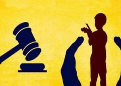 நொய்டா: நொய்டா பக்கத்தில் சப்ரவுலா என்கிற கிராமத்தில் ஒரு பெண் தன் கணவனுடன் வசித்து வருகிறார். பக்கத்து வீட்டு சிறுவனை அடிக்கடி அந்த பெண் பாலியல் தொந்தரவு செய்து கொண்டே இருந்திருக்கிறார். அந்த சிறுவன் இதனால் அதிர்ச்சியும் பயமும் பலமுறை அடைந்திருக்கிறான். ஒரு நாள் அந்த பெண் தன்னுடன் உறவுக்கு அந்த சிறுவனை வற்புறுத்தி இருக்கிறார் . ஆனால் அந்த சிறுவன் மறுத்ததால் ஆத்தரமடைந்த பெண் அடுப்பறைக்குள் சென்று ஒரு இரும்பு கம்பியை பழுக்க எடுத்து வந்து ஆணுறுப்பில் சூடு வைத்து விட்டார்.இதனால் வலி தாங்க முடியாமல் சிறுவன் அழுது கொண்டே தன் அம்மாவிடம் அனைத்தையும் சொன்னான். பாலியல் தொல்லை பற்றி கேட்டு அதிர்ச்சியடைந்த தாய் போலீசில் புகார் அளித்தார். பக்கத்து வீட்டு பெண் தன் மகனுக்கு பாலியல் தொல்லை அளித்து வந்ததால் அவர் மீது நடவடிக்கை எடுக்க வேண்டும் என்றும் கேட்டுக் கொண்டார்.அந்த பெண் தலைமறைவாகிவிட்டார். இந்த விவகாரம் தொடர்பாக போலீசார் போக்ஸோ பிரிவின்கீழ் வழக்கு பதிவு செய்து அந்த பெண்ணை தேடி வருகின்றனர்.