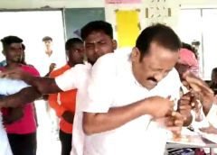 திருவண்ணாமலை:அக்டோபர் 22, 2018 ஆயுதபூஜை விடுமுறைக்கு முன் பத்தாம் வகுப்பு படிக்கும் மாணவியை கணக்கு ஆசிரியர் சிறப்பு வகுப்புக்கு அழைத்து அவரது ஆடையை விலக்க சொன்னதாக கூறப்படுகிறது.பூஜை விடுமுறைகள் முடிந்து இன்று பள்ளிகள் திறக்கப்பட்ட நிலையில் அந்த மாணவி பள்ளிக்கு செல்ல மறுத்ததாக கூறப்படுகிறது .இதன் காரணத்தை அறிந்த பெற்றோர் அதிர்ச்சி அடைந்தனர். பாலியல் தொல்லை கொடுத்த அந்த ஆசிரியர் கண்ணன் மீது நடவடிக்கை எடுக்க கோரி தலைமை ஆசிரியரிடம் 50-க்கும் மேற்பட்ட கிராம மக்கள் வாக்குவாதத்தில் ஈடுபட்டு பிறகு பள்ளியை முற்றுகையிட்டனர். வகுப்பறையில் ஆசிரியர் கண்ணன் பாடம் எடுத்துக் கொண்டிருந்ததை பார்த்த மாணவியின் உறவினர்கள் அந்த ஆசிரியரை தாக்கியதில் பலத்த காயம் அடைந்தார் . அவரை செங்கம் அரசு மருத்துவமனைக்கு சிகிச்சைக்காக அழைத்துச் சென்றனர்.இதனால் அங்கு பரபரப்பு ஏற்பட்டது.