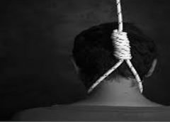 பெங்களூர்:அக்டோபர் 17, 2018 கபடி பயிற்சியாளராக இருந்த ருத்ரப்பா ஹோசாமனி 13 வயது சிறுமிக்கு பாலியல் தொல்லை கொடுத்ததாக எழுந்த புகாரால் அவர் மீது சஸ்பெண்ட் நடவடிக்கைக்கு எடுக்கப்பட்டது .பெங்களூரில் உள்ள இந்திய விளையாட்டு ஆணையத்தில் மூத்த கபடி பயிற்சியாளராக இருந்தவர் தான் இந்த ருத்ரப்பா ஹோசாமனி (59). உடை மாற்றும் அறைக்கு சென்று 13 வயது சிறுமிக்கு பாலியல் தொல்லை கொடுத்ததாக கூறப்படுகிறது .இதை அறிந்த சிறுமியின் பெற்றோர் மற்றும் உறவினர்கள் ருத்ரப்பாவை கடுமையாக தாக்கினர். பிறகு போலீஸில் புகார் அளிக்கப்பட்டது. சிறுமிக்கு பாலியல் தொல்லை கொடுத்ததால் அவர் மீது போக்சோ சட்டம் பாய்ந்தது.இதனால் அவமானம் தாளாமல் பெங்களூருவில் உள்ள ஒரு ஹோட்டல் அறையில் பயிற்சியாளர் ருத்ரப்பா ஹோசாமனி தூக்கிட்டு தற்கொலை செய்து கொண்டார்.