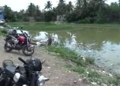 சென்னை: புழுக்கமா இருந்ததால் கதவை திறந்து வைத்துவிட்டு தூங்கினோம் .பிறகு விடிய காலை 3 மணிக்கு அழுத குழந்தைக்கு பால் கொடுத்துவிட்டு தூங்கினேன். காலை பார்த்தபோது என் குழந்தையை காணவில்லை எப்படியாவது கண்டுபிடிச்சு கொடுத்துருங்க சார் என்று கண்ணீருடன் போலீசில் கதறினார் . சென்னை வேளச்சேரி பகுதியில் வசித்து வரும் தம்பதி வெங்கண்ணா – உமா இவர்களுக்கு 2 மாதத்திற்கு முன்பு பிறந்த இந்த ஆண் குழந்தை தான் சார்விக்.கதவை திறந்து வைத்து தூங்கிய போது குழந்தையை யாரோ தூக்கி சென்று விட்டதாக பெற்றோர் போலீசில் புகார் கொடுத்தார்கள். இதையடுத்து வேளச்சேரி போலீஸ் விசாரணையில் இறங்கினார்கள். பெண் போலீசார் அந்த பகுதியில் உள்ள சிசிடிவி கேமராவை ஆராய்ந்தனர். அப்போது நடுஇரவில் 2 மணி அளவில் நைட்டி போட்ட ஒரு பெண் குழந்தையை தூக்கி கொண்டு தனியாக போய் கொண்டிருந்தது தெரிந்தது. அந்த பெண் யாராக இருக்கும் என்று போலீசார் விசாரித்தனர் . ஏரியில் குழந்தை சடலம் பற்றி போலீசாருக்கு தகவல் கிடைத்தது. பிறகு அங்கு விரைந்த போலீஸ் குழந்தையின் சடலத்தை மீட்டனர். இப்போது போலீசாரின் சந்தேகம் குழந்தையின் தாய் உமா மீது விழுந்தது. விசாரணையில் குழந்தையை கொன்றது நான் தான் என உமா ஒப்புக் கொண்டார். இதையடுத்து உமா கைது செய்யப்பட்டு விசாரணையும் மேற்கொள்ளப்பட்டு வருகிறது. குழந்தையை கொன்றதற்கு உமா கூறிய காரணம் அதிர்ச்சியை ஏற்படுத்தியது .குழந்தைக்கு பால் கொடுக்கும்போது மார்பகத்தில் அதிக வலி ஏற்பட்டது .அதனால்தான் குழந்தையை கொன்றேன் என்று கூறினார்.