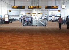 தோட்டாக்களுடன் விமானத்தில் ஏற முயன்ற எம்.எல்.ஏ. கைது டெல்லி:டெல்லி விமான நிலையத்தில் தோட்டாக்களை எடுத்துச்செல்ல அனுமதிக்க ஆவணங்கள் எதாவது இருக்கிறதா என விசாரித்தனர் . எதையும் அளிக்காததால் அவரை போலீசார் கைது செய்ததாக கூறப்படுகிறது.டெல்லி விமான நிலையத்தில் ராஷ்ட்ரிய ஜனதா தளம் கட்சியின் எம்.எல்.ஏ. மொத்தம் பத்து தோட்டாக்களுடன் விமானத்தில் பயணிக்க முயன்றார். பீகார் மாநிலத்தில் உள்ள மதேபுரா தொகுதியின் எம்.எல்.ஏ. சந்திர சேகர் ஆவார் . அவர் ராஷ்ட்ரிய ஜனதா தளம் கட்சியைச் சேர்த்தவர். இவர் பிப்ரவரி 20ஆம் தேதி இந்திரா காந்தி சர்வதேச விமான நிலையத்திற்கு வந்துள்ளார். அவர் பையில் 10 தோட்டாக்கள் இருப்பதை விமான நிலைய சோதனையில் கண்டு பிடித்தனர் . அந்த தோட்டாக்கள் அனைத்தும் 3.15 போர் ரகம் என்று தெரியவந்தது . இதனால் அவர் விமானத்தில் பயணிப்பதை அதிகாரிகள் தடுத்தனர் . தோட்டாக்களை எடுத்துச்செல்ல அனுமதி ஆவணங்கள் இருக்கிறதா என விசாரித்தனர் . ஏன் எடுத்து சென்றார் என்று தெரியவில்லை.