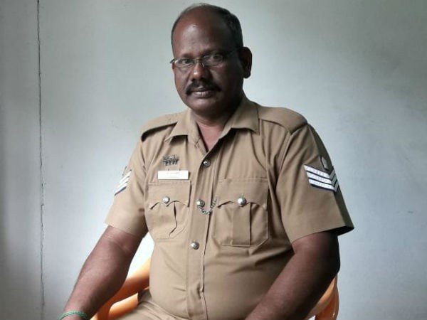 உடல்நிலை சரியில்லாத தாயை கவனிக்க விடுமுறை கேட்டும் கிடைக்காததால் காவலர் தற்கொலை நாகப்பட்டனம்: தாய் பாசத்தால் தற்கொலை செய்த காவலர் .நாகை மாவட்டத்தில் உள்ள தேத்தாகுடி வடக்கு கிராமத்தை சேர்ந்தவர் மாமணி (45). மாமணி மயிலாடுதுறையில் மதுவிலக்கு பிரிவில் கோர்ட் வழக்குகளை பார்க்கும் பணியில் இருந்துள்ளார். அவர் குடும்பத்தில் மனைவி வளர்மதி , மாமதி என்ற 12 வயது மகளும், சுவைமணி என்ற 9 வயது மகனும் உள்ளனர். மாமணியுடன் அவரது தந்தை சுப்பிரமணியன் மற்றும் தாய் சரோஜினி வசித்து வந்தனர். மாமணியின் தாய் சரோஜினிக்கு உடல்நிலை சரியில்லை . கடந்த வாரம் அவரது தாயின் உடல்நிலை மிகவும் மோசமானதை அடுத்து இன்ஸ்பெக்டரிடம் மாமணி தொலைபேசி மூலம் விடுமுறை கேட்டதாக கூறப்படுகிறது. இன்ஸ்பெக்டர் விடுமுறை மறுத்ததாக கூறப்படுகிறது . மனமுடைந்த மாமணி 6 நாள் விடுமுறை கோரிய கடிதத்தை எழுதி காவல் நிலையத்தில் வைத்து விட்டு தனது ஊருக்கு தாயை கவனிக்க சென்று விட்டார்.. பிறகு மீண்டும் பணிக்கு செல்ல காவல்நிலையத்திற்கு போன் செய்து தனது விடுமுறை கோரிக்கை பற்றி விசாரித்த போது மறுக்கப்பட்டதை சக காவலர் தெரிவித்தார். இதனால் மனமுடைந்த மாமணி வீட்டிலேயே விஷம் அருந்தினார் . இதுகுறித்து தகவல் அறிந்த உறவினர்கள் சிகிச்சைக்காக அவரை தஞ்சை அரசு மருத்துவமனையில் சேர்த்தனர். ஆனால் அவர் சிகிச்சை பலனின்றி இறந்துவிட்டார். இதுகுறித்து காவல்துறையினர் விசாரித்து வருகின்றனர். இந்த சம்பவம் அப்பகுதியில் சோகத்தை ஏற்படுத்தியுள்ளது.