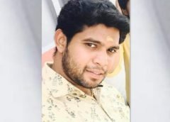 ரகசிய இடத்தில் விசாரிக்கப்படும் பொள்ளாச்சி பாலியல் வன்கொடுமை வழக்கில் குற்றவாளி திருநாவுக்கரசு. பொள்ளாச்சி:பொள்ளாச்சி பாலியல் வன்கொடுமை வழக்கில் திருநாவுக்கரசு தலைமறைவாக இருந்து கைது செய்யப்பட்டார் .இந்த வழக்கில் திருநாவுக்கரசு முக்கியக் குற்றவாளியாக இருக்கலாம் என்று கூறப்படுகிறது. நேற்று பாதுகாப்பு நலன் கருதி பொள்ளாச்சி குற்றவியல் நடுவா் நீதிமன்றத்தில் திருநாவுக்கரசை நேரில் ஆஜராக்காமல் காணொலி காட்சி மூலம் ஆஜர்படுத்தப்பட்டார் .அதில் திருநாவுக்கரசை நான்கு நாட்கள் சிபிசிஐடி காவலில் விசாரிக்க உத்தரவிட்டது. அதன் அடிப்படையில் சிபிசிஐடி காவல்துறையினர் அவரை ரகசிய இடத்தில் வைத்து விசாரணை நடத்தி வருகின்றனர். அவர் பல்வேறு தகவல்களை திருநாவுக்கரசு காவல்துறையினரிடம் கூறியுள்ளதாக வெளிவந்துள்ளன. ஆனால் காவல்துறை தரப்பில் எந்த அறிவிப்பும் வெளியிடவில்லை.இந்த பொள்ளாச்சி பாலியல் வழக்கில் நேர்மையான முறையில் விசாரணை நடத்தி குற்றவாளிகளுக்கு உரிய தண்டனை கிடைக்க வேண்டும் என்றும் மாநிலம் முழுவதும் பல்வேறு அமைப்பினர் மற்றும் பொதுமக்கள் போராட்டம் நடத்தி வருகின்றனர்.