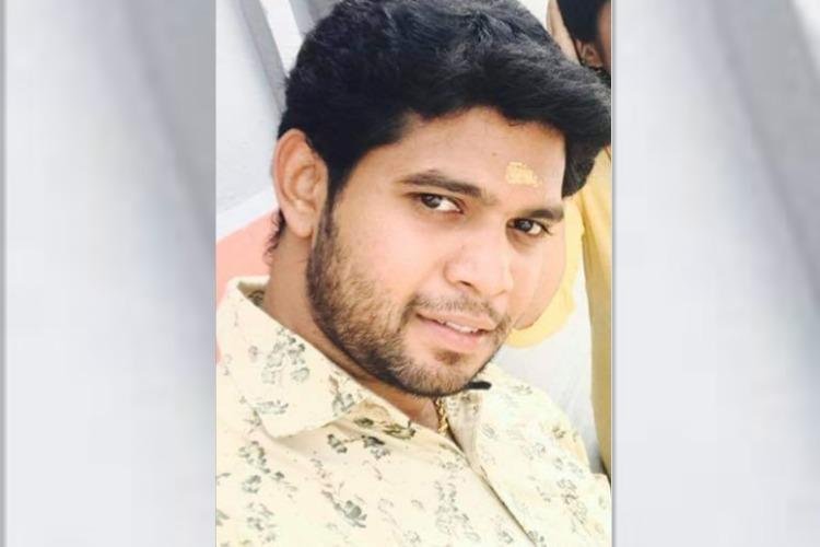 ரகசிய இடத்தில் விசாரிக்கப்படும் பொள்ளாச்சி பாலியல் வன்கொடுமை வழக்கில் குற்றவாளி திருநாவுக்கரசு. பொள்ளாச்சி:பொள்ளாச்சி பாலியல் வன்கொடுமை வழக்கில் திருநாவுக்கரசு தலைமறைவாக இருந்து கைது செய்யப்பட்டார் .இந்த வழக்கில் திருநாவுக்கரசு முக்கியக் குற்றவாளியாக இருக்கலாம் என்று கூறப்படுகிறது. நேற்று பாதுகாப்பு நலன் கருதி பொள்ளாச்சி குற்றவியல் நடுவா் நீதிமன்றத்தில் திருநாவுக்கரசை நேரில் ஆஜராக்காமல் காணொலி காட்சி மூலம் ஆஜர்படுத்தப்பட்டார் .அதில் திருநாவுக்கரசை நான்கு நாட்கள் சிபிசிஐடி காவலில் விசாரிக்க உத்தரவிட்டது. அதன் அடிப்படையில் சிபிசிஐடி காவல்துறையினர் அவரை ரகசிய இடத்தில் வைத்து விசாரணை நடத்தி வருகின்றனர். அவர் பல்வேறு தகவல்களை திருநாவுக்கரசு காவல்துறையினரிடம் கூறியுள்ளதாக வெளிவந்துள்ளன. ஆனால் காவல்துறை தரப்பில் எந்த அறிவிப்பும் வெளியிடவில்லை.இந்த பொள்ளாச்சி பாலியல் வழக்கில் நேர்மையான முறையில் விசாரணை நடத்தி குற்றவாளிகளுக்கு உரிய தண்டனை கிடைக்க வேண்டும் என்றும் மாநிலம் முழுவதும் பல்வேறு அமைப்பினர் மற்றும் பொதுமக்கள் போராட்டம் நடத்தி வருகின்றனர்.