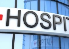 அழுத குழந்தையின் வாயில் ஃபெவிகுயிக் பசையை ஒட்டிய தாய் பிகார்:பிகார் மாநிலத்தில் உள்ள சாப்ரா பகுதியில் குழந்தை தொடர்ந்து அழுது கொண்டே இருந்ததால் குழந்தையின் தாய் கோபம் அடைந்துள்ளார் . குழந்தை அழுத காரணத்தை கண்டுபிடிக்க முடியாமல் கோபமான அந்த தாய் குழந்தையின் இரு உதடுகளிலும் ஃபெவிகுயிக் பசையை ஓட்டியுள்ளார். வேலை முடிந்து வீடு திரும்பினார் குழந்தையின் தந்தை .குழந்தை ஏன் அமைதியாகவே இருக்கிறது என்று அருகில் சென்ற போது குழந்தையின் வாயில் இருந்து நுரை வருவதை கண்டறிந்தார். இதுகுறித்த விசாரித்தபோது போது குழந்தையின் வாயில் ஃபெவிகுயிக் பசையை ஒட்டியதை கண்டு அதிர்ச்சி அடைந்தார். இதையடுத்து, குழந்தையை மருத்துவமனையில் அனுமதித்து தீவிர சிகிச்சை அளிக்கப்பட்டு வருகிறது. தற்போது குழந்தை அபாய கட்டத்தை தாண்டிவிட்டதாக மருத்துவர்கள் தெரிவித்துள்ளனர். இந்த சம்பவம் அங்கு பரபரப்பை ஏற்படுத்தியது.