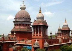 சட்டவிரோதமாக தங்கியிருந்த வங்காளதேசத்தை சேர்ந்த 6 பேரை நாடு கடத்த வேண்டும்- உயர்நீதிமன்றம் சென்னை:திருப்பூரில் வங்காளதேசத்தை சேர்ந்த சிலர் தங்கியிருப்பதாக போலீசாருக்கு தகவல் கிடைத்தது. அங்கு சென்ற போலீஸ் முகமது சலீம், முகமது ராபின் உசையன் உள்பட 6 பேர் முறையான அனுமதியும் இல்லாமல் திருப்பூரில் இருந்தது தெரியவந்தது.பிறகு அந்த 6 பேரையும் வேலப்பாளையம் போலீசார் பிடித்து விசாரித்து உறுதி செய்தனர் . அவர்களை வெளிநாட்டவர் சட்டத்தின் கீழ் கைது செய்தனர். இந்த 6 பேரும் ஜாமீன் கேட்டு சென்னை ஐகோர்ட்டில் மனு தாக்கல் செய்தனர் . இந்த மனுவை நீதிபதி என்.ஆனந்த்வெங்கடேஷ் விசாரித்தார். நீதிபதி பிறப்பித்த உத்தரவில், ‘முறையான அனுமதியில்லாமல் இந்தியாவில் தங்கியுள்ள வங்காளதேசத்தை சேர்ந்த 6 பேரும் பற்றியும் குடியுரிமை துறைக்கு தகவல் தெரிவித்து, அவர்களை சொந்த நாட்டுக்கு நாடு கடத்த வேண்டும்.இவர்களை சிறையில் வைப்பதால் எந்த பயனும் இல்லை என்றும் அவர்களை அவர்களது நாட்டிற்கு அனுப்பி வைக்க தகுந்த நடவடிக்கை எடுக்க வேண்டும் .இதை திருப்பூர் மாவட்ட போலீஸ் சூப்பிரண்டு எடுக்க வேண்டும்’ என்று கூறியுள்ளார்.