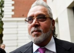 விஜய் மல்லையாவை நாடு கடத்தும்படி உத்தரவிட்ட வழக்கில் அவரின் மேல்முறையீட்டு மனு தள்ளுபடி – வெஸ்ட்மின்ஸ்டர் நீதிமன்றம் விஜய் மல்லையா இந்திய வங்கிகளில் சுமார் 9 ஆயிரம் கோடி ரூபாய் கடன் பெற்றார் . பிறகு திருப்பி செலுத்தாமல் பிரிட்டனுக்கு தப்பிச்சென்றார் . விஜய் மல்லையாவை நாடு கடத்தும்படி இந்தியா தொடர்ந்து பிரிட்டனை வலியுறுத்தி வருகிறது.இதற்காக பிரிட்டனில் வழக்கு தொடரப்பட்டது.லண்டன் வெஸ்ட்மின்ஸ்டர் நீதிமன்றத்தில் வழக்கு விசாரிக்கப்பட்டது.கடந்த ஆண்டு டிசம்பர் மாதம் லண்டன் வெஸ்ட்மின்ஸ்டர் நீதிமன்றம் விஜய் மல்லையாவை நாடு கடத்தும்படி உத்தரவிட்டது. உத்திரவை எதிர்த்து விஜய் மல்லையா பிரிட்டன் உயர்நீதிமன்றத்தில் மேல்முறையீட்டு மனுவை தாக்கல் செய்தார்.அந்த மனுவை விசாரித்த பிரிட்டன் உயர் நீதிமன்றம் கோரிக்கையை நிராகரித்தது. மேலும் தாக்கல் செய்யப்பட்ட மேல்முறையீட்டு மனுவையும் இன்று தள்ளுபடி செய்தது பிரிட்டன் நீதிமன்றம்.