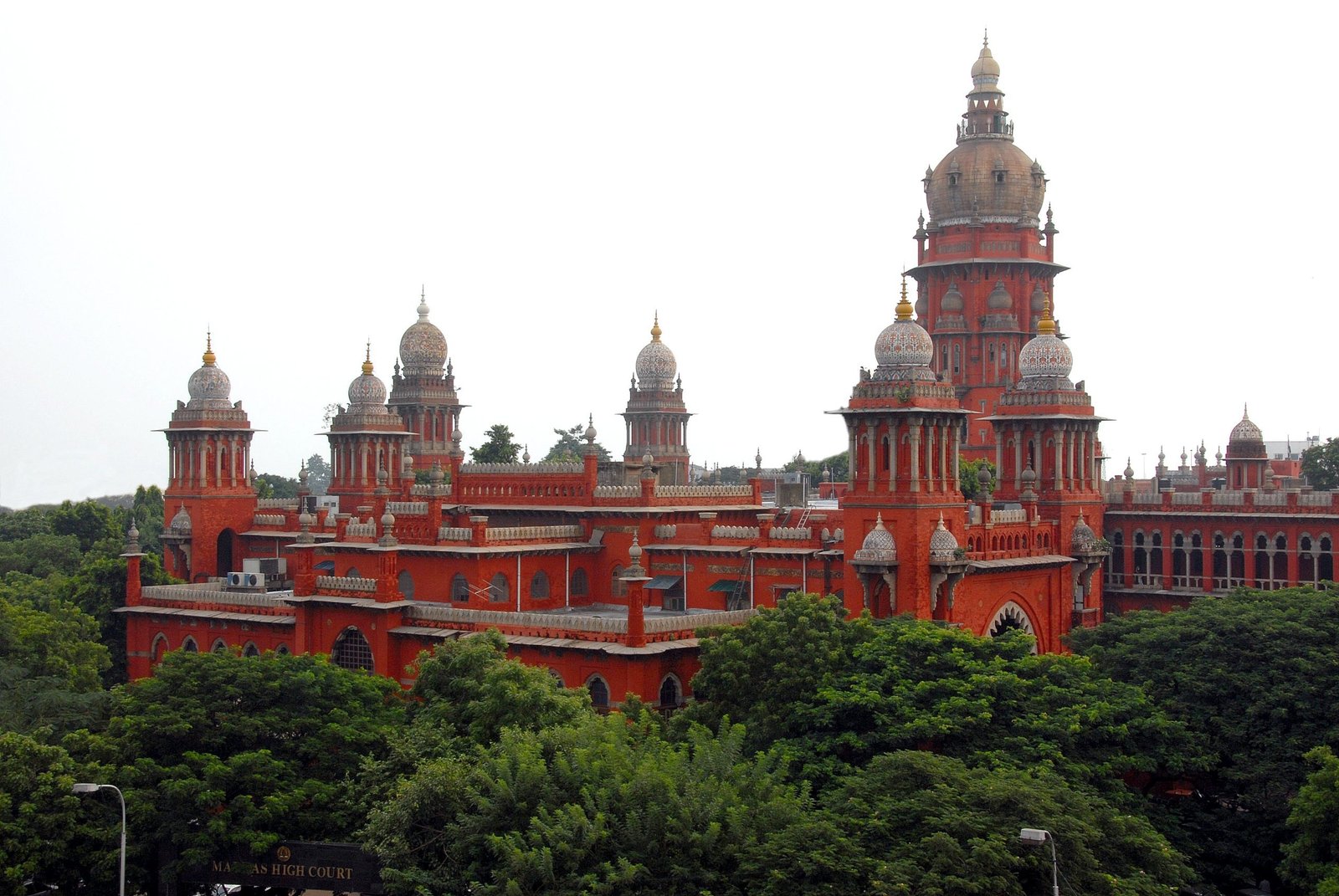 Madras high court in Chennai | திருவேற்காடு கோவிலுக்கு செல்லும் வாகனங்களுக்கு கட்டணம் வசூலிக்க இடைக்கால தடை: சென்னை உயர்நீதிமன்றம்