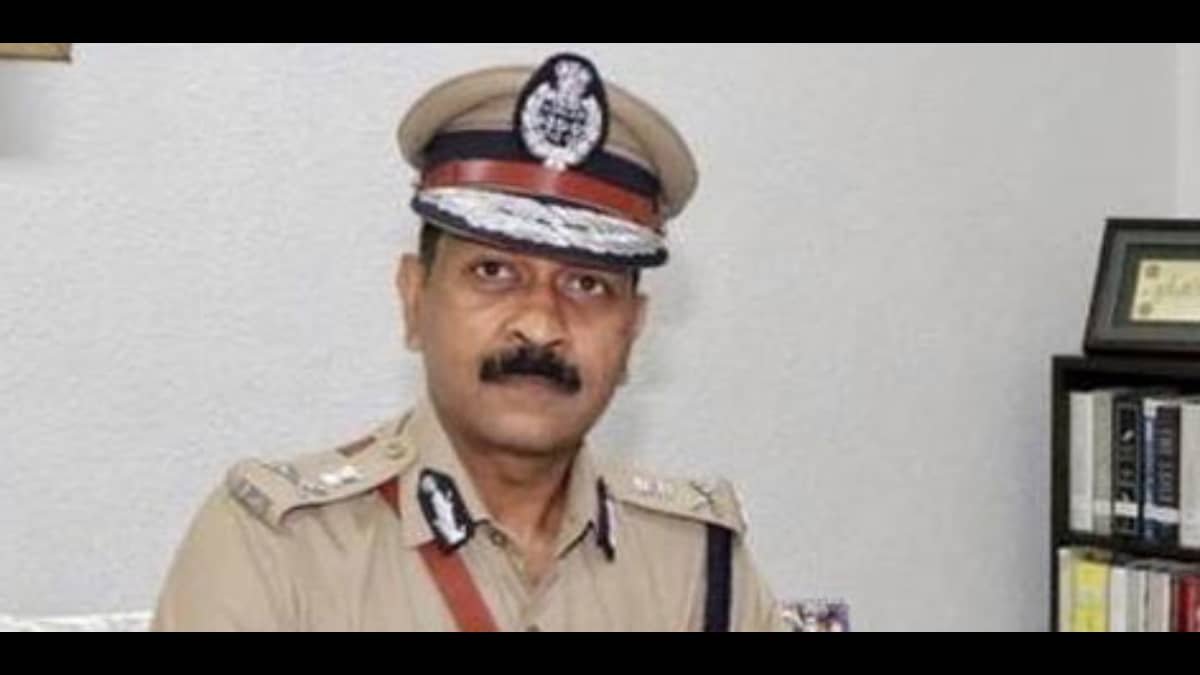 புகார் அளிப்பதற்கு வசதியாக 12 துணை ஆணையர்களின் வாட்ஸ் அப் எண்: சென்னை காவல்துறை வெளியீடு