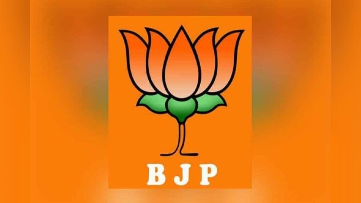 கள்ளக்குறிச்சி: கள்ளக்குறிச்சி அருகில் நிறைமதி எனும் கிராமத்தில் தி.மு.க., - ம.தி.மு.க.,வினர் 50 பேர் பா.ஜ.க வில் இணைந்தார்கள். கள்ளக்குறிச்சி பா.ஜ.க ஒன்றிய தலைவர் நடராஜன் முன்னிலையில், நிறைமதி கிராமத்தில் தி.மு.க., கிளை செயலாளர் கதிரவன் தலைமையில் தி.மு.க., - ம.தி.மு.க., வினர் 50 பேர் பா.ஜ.க வில் இணைந்தனர.