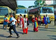 சென்னை: பேருந்துகளை இயக்குவதற்கு தமிழக அரசு அனுமதியளித்ததைத் தொடா்ந்து, இன்று காலை முதல் சென்னையில் பேருந்துகள் ஓடத் துவங்கின.