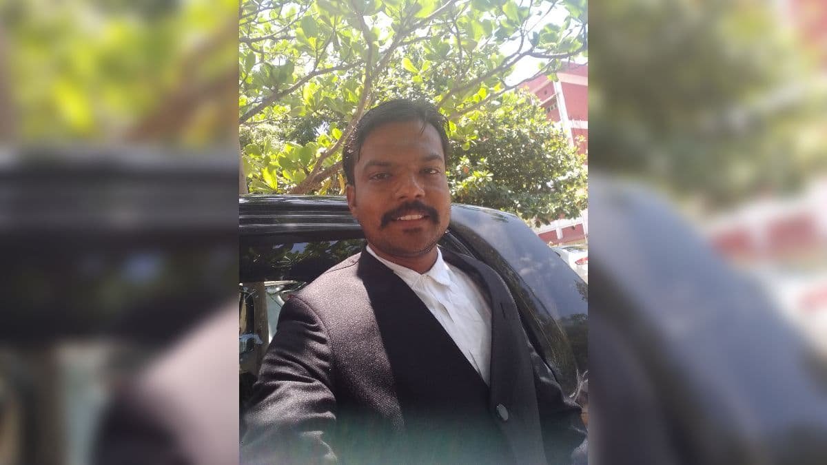 சென்னை உயர்நீதிமன்ற மற்றும் செங்கல்பட்டு நீதிமன்ற வழக்கறிஞராக பணிபுரியும் ராஜேஷ்குமார் (37). இவருக்கு திருமணம் ஆகி 7 ஆண்டுகள் ஆகிறது. இவருக்கு மனைவி மற்றும் ௨ ஆண் குழந்தைகள் உள்ளனர். இவர்கள் காஞ்சிபுரம் மாவட்டத்தில் மறைமலை நகர் வசித்து வருகின்றனர்.