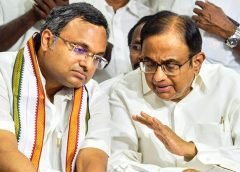 ஐ.என்.எக்ஸ் மீடியா வழக்கு: ப.சிதம்பரம் மற்றும் கார்த்தி சிதம்பரத்தை நேரடியாக ஆஜராவதிலிருந்து விலக்கு அளித்தது டெல்லி நீதிமன்றம் File name: Chidambaram-and-Karti.jpg