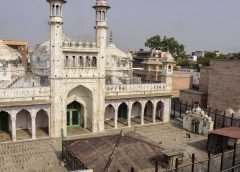 ஞான்வாபி மசூதி வழக்கு ; வாரணாசி நீதிமன்றம் மனுக்கள் மீது விசாரணை செய்து நாளை முடிவெடுக்கும்.