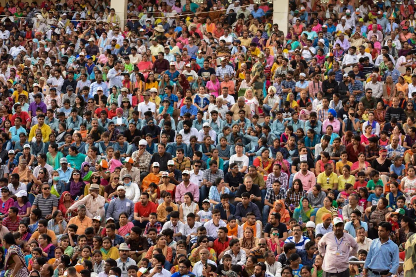 தாராபுரம் இடைத்தேர்தல் பிரசாரக் கூட்டத்தில் திரண்ட மக்கள் கூட்டம்